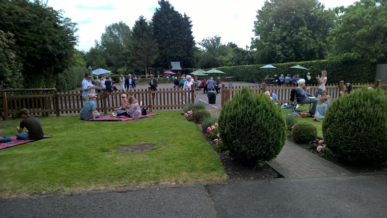 Hotel Baker Arms Hertford Esterno foto
